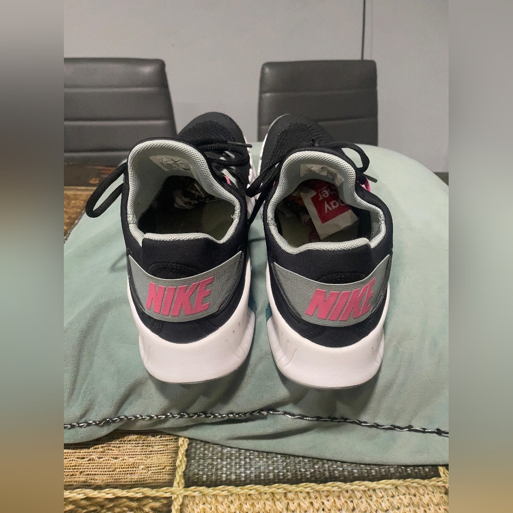 Nike Black and Blue Women's Sneakers - Picture 5 of 7